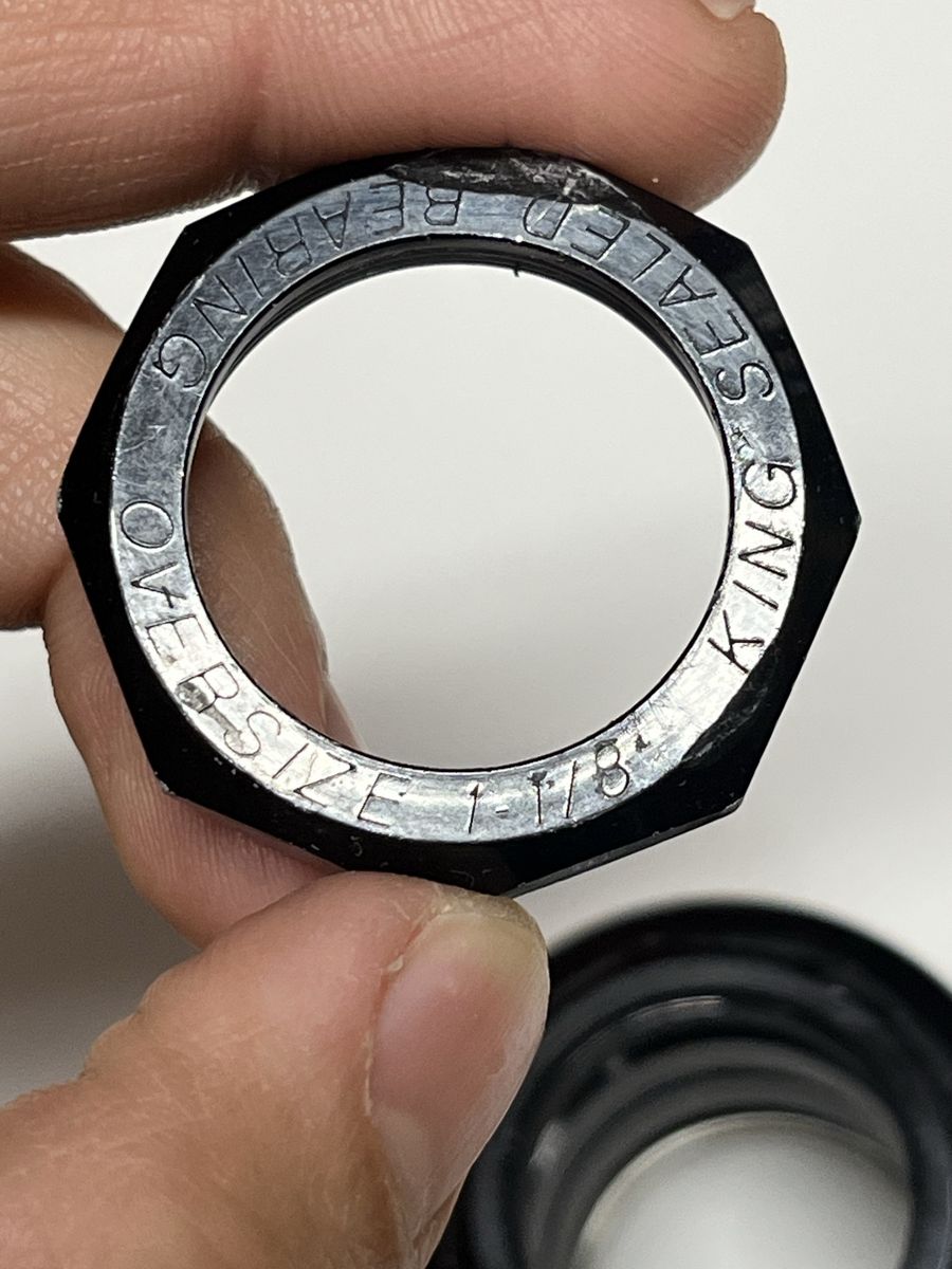 Chris King 1 1/8 Threaded Headset, No Logo. Black