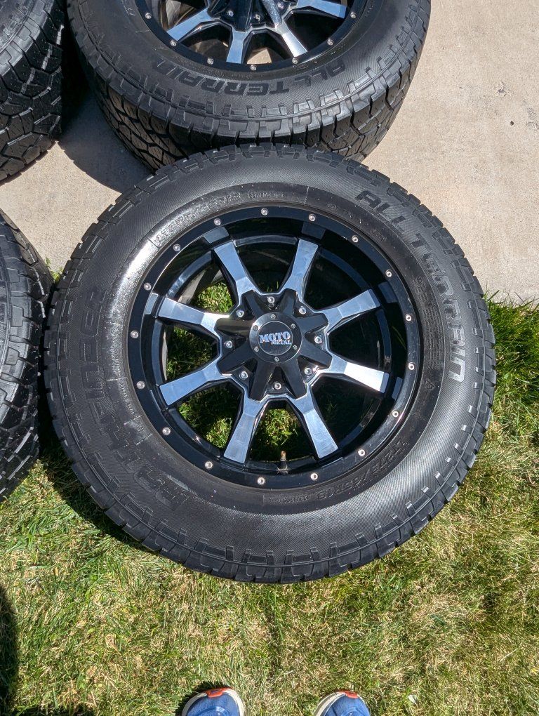 Pathfinder All Terrain & Moto Metal wheels 275/65R18 F150