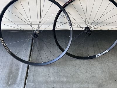 29” DT Swiss 1700 aluminum wheelset HG
