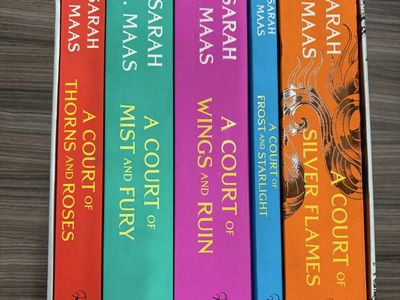 A Court of Thorns and Roses Book Set