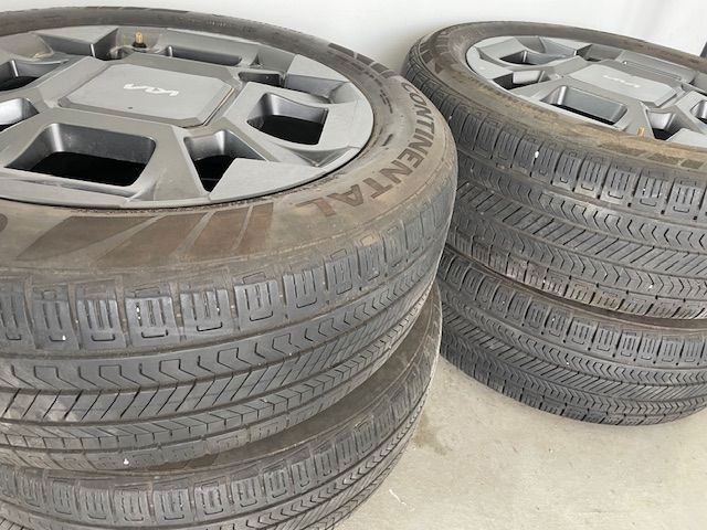 Tires with KIA Rims Like New