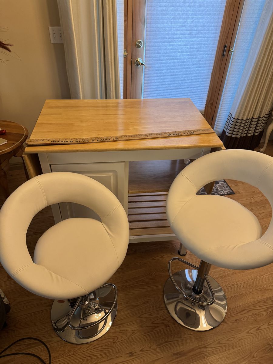 Perfect Table For Apartment Or Smaller Space.