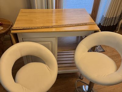 Perfect Table For Apartment Or Smaller Space.