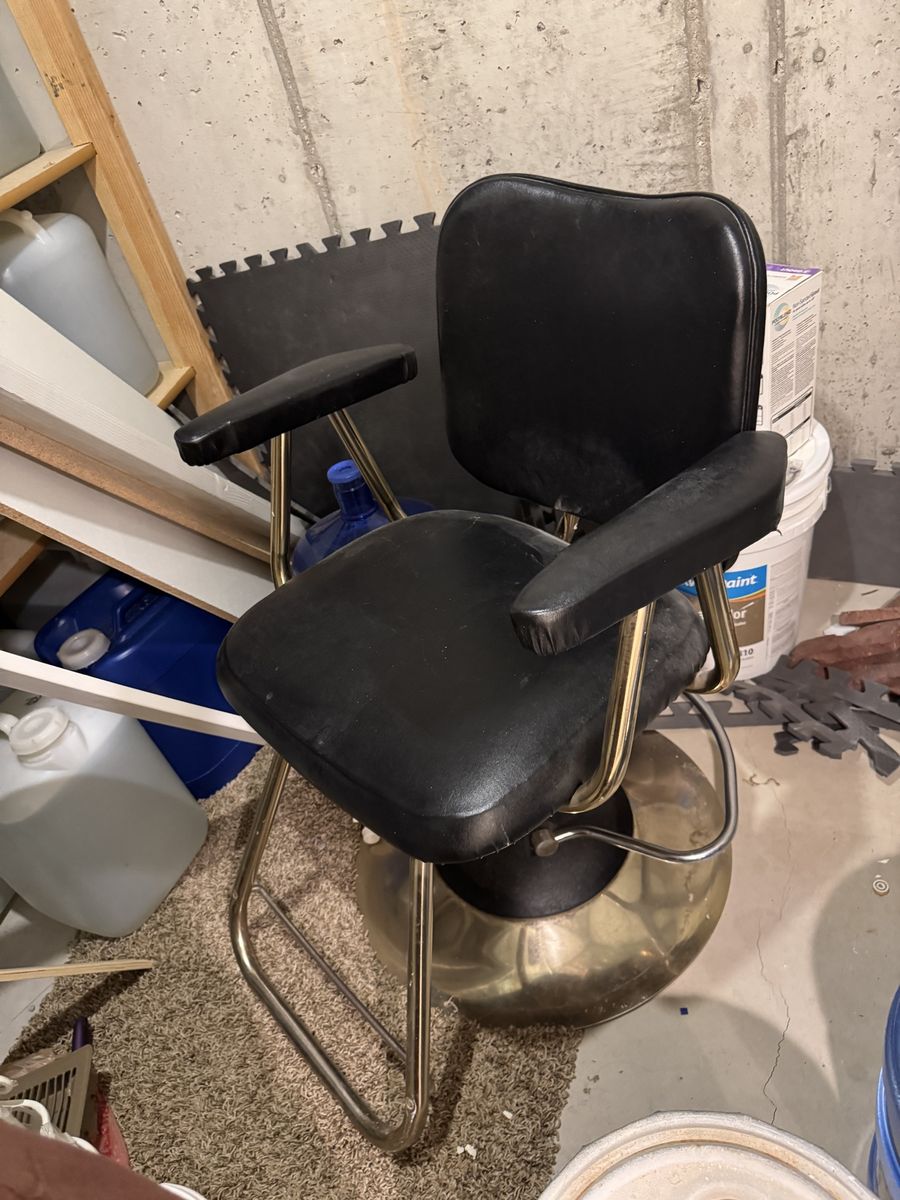 Free! Vintage Black Vinyl Hydraulic Salon Barber Chair with Footrest and recline. Also shampoo chair.