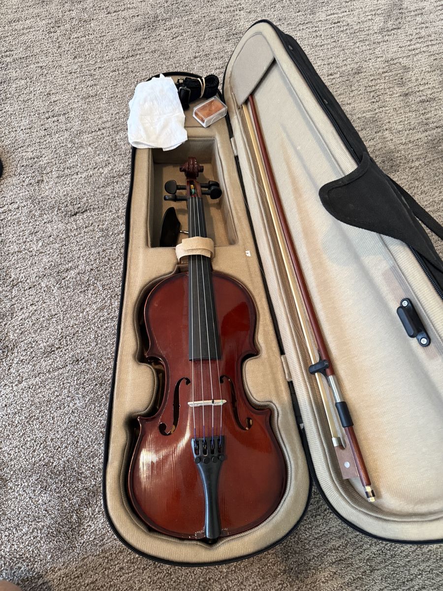 Palatino 1/2 size Violin with Hard Case and Bow