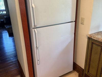 GE White Top Freezer Refrigerator - Reliable, Spacious, and Energy Efficient