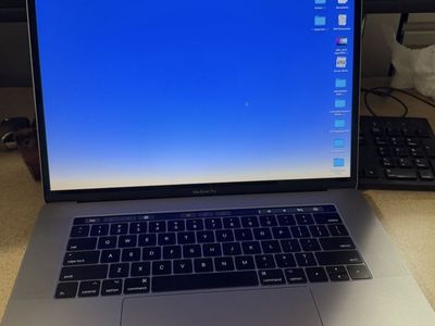 Apple MacBook Pro 2017 15" Intel i7 16GB RAM 2.8GHz Quad-Core Laptop with Charger