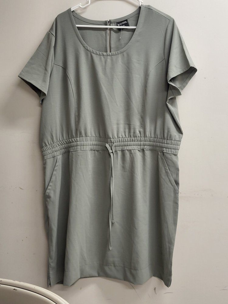 BE COOL Women's Plus Size Green Short Sleeve Dress with Pockets & Drawstring Waist