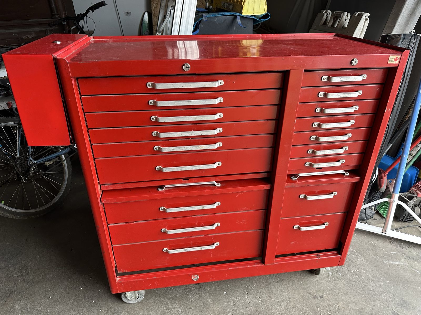 Beach Rolling Tool Chest With Tools