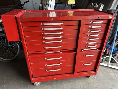 Beach Rolling Tool Chest With Tools