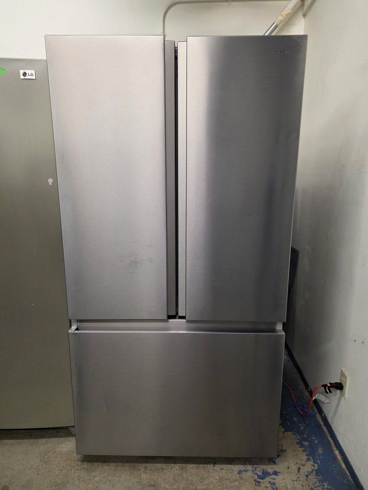 New from scratch and dent Hisense refrigeratorde