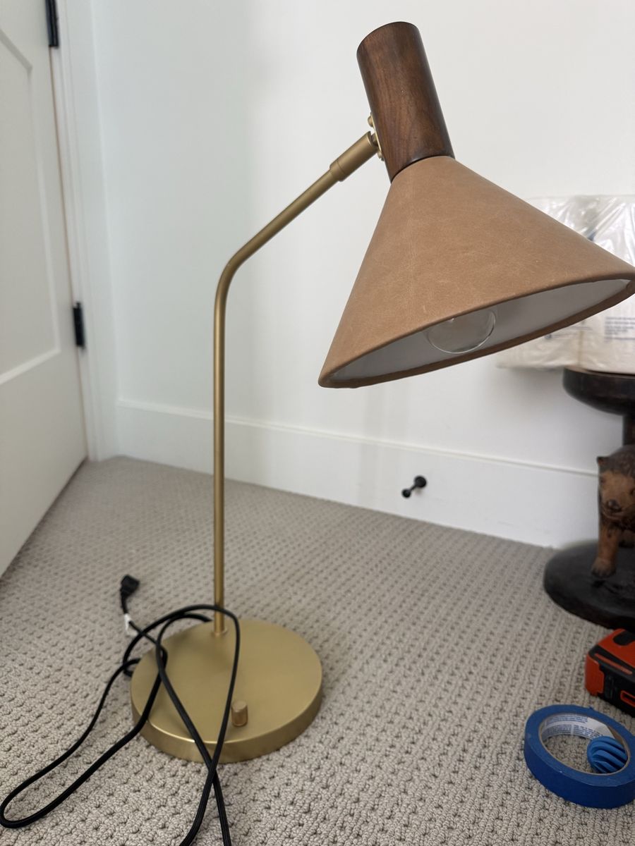 Desk lamp