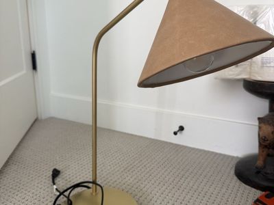 Desk lamp