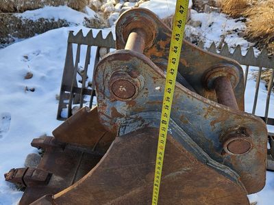 EXCAVATOR BUCKET 65MM PINS