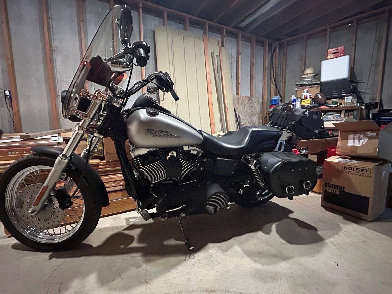 2006 Harley-Davidson Dyna Super Glide FXDI – Low Miles – Clean – $10,000
