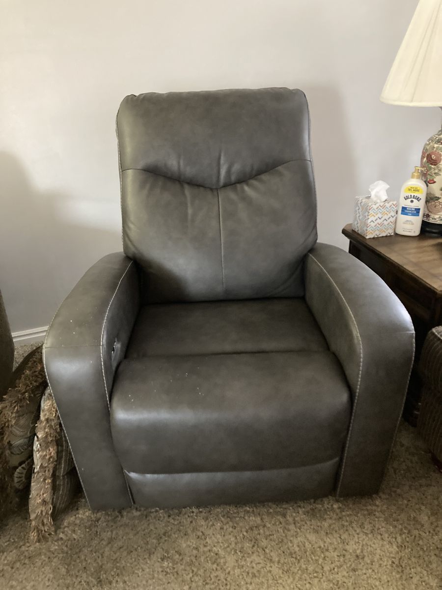 Power "Zero Gravity" Recliner with Power Headrest & USB