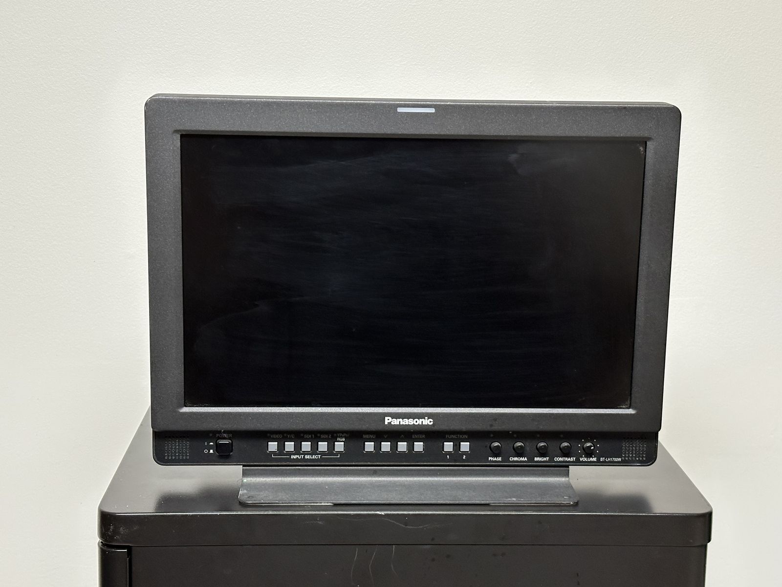 Main image 3