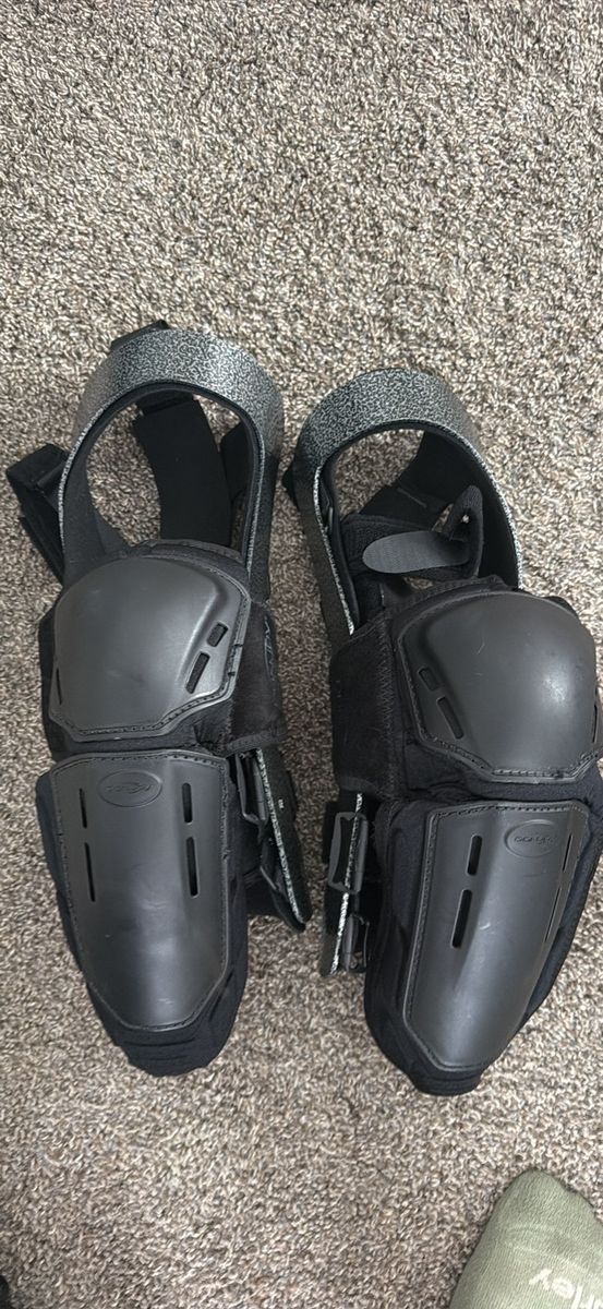 DonJoy Armor Knee Braces with Impact Guards - Medium