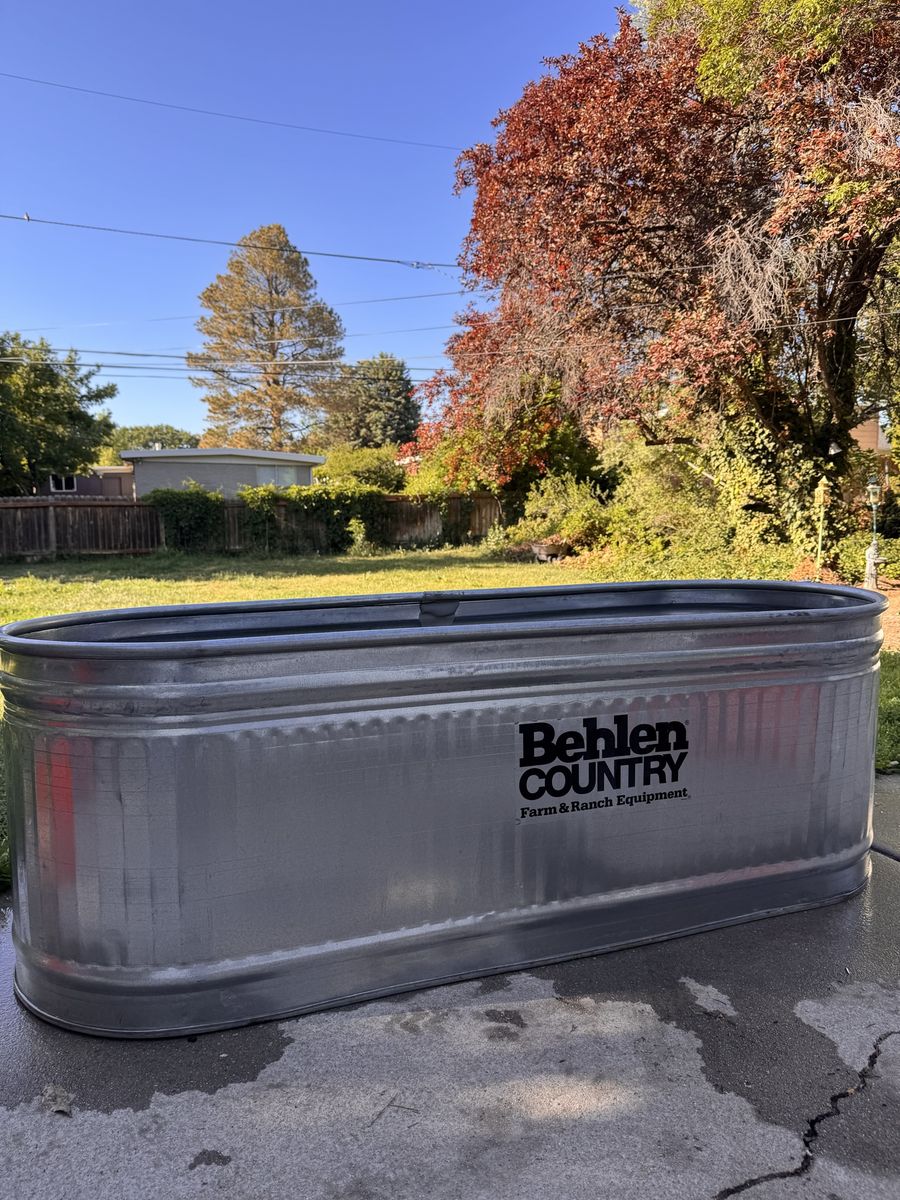 Behlen Country 169 Gallon Galvanized Steel Round End Stock Tank Farm & Ranch Equipment RE-226