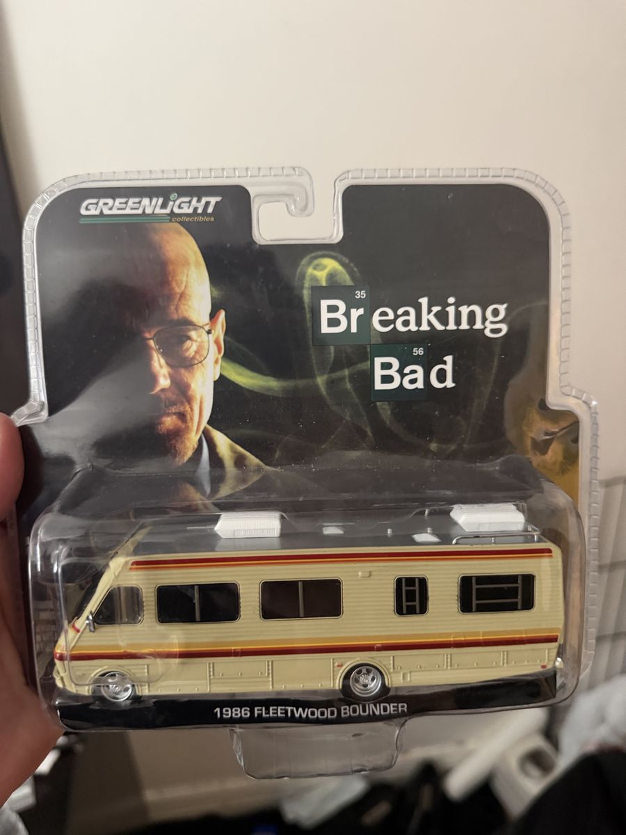 GreenLight Collectibles 1986 Fleetwood Bounder RV Die-Cast Model Breaking Bad Edition