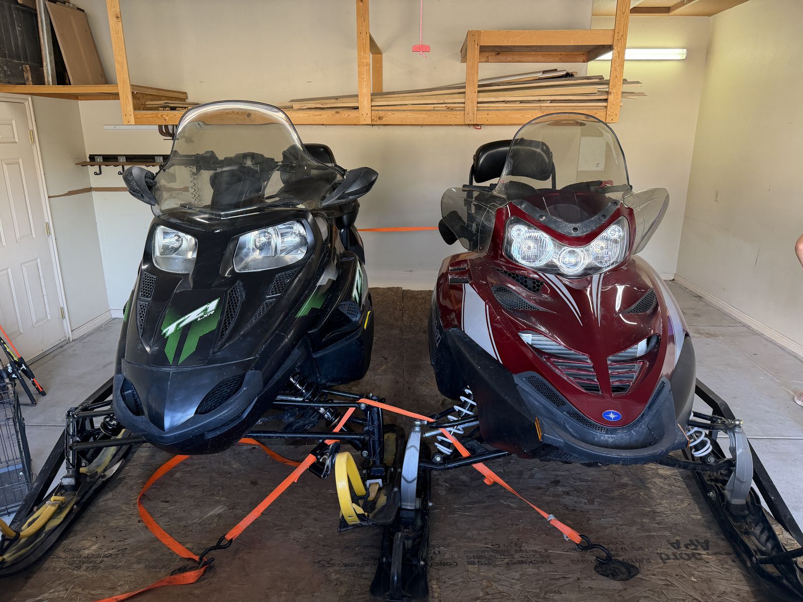 2008 Polaris FST IQ Cruiser & 2009 Arctic Cat TZZ LXR Snowmobiles includes trailer