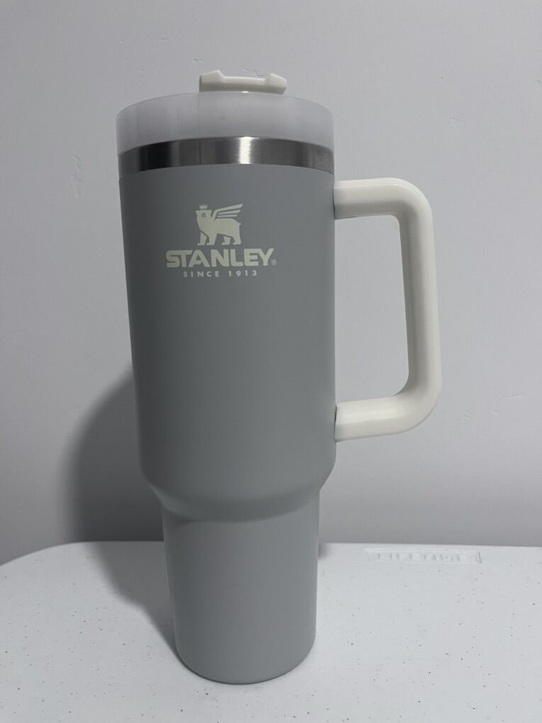 Stanley Water Bottle w/Handle