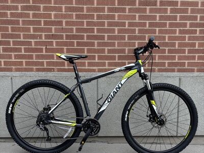 Giant Revel Mountain Bike - Size Large