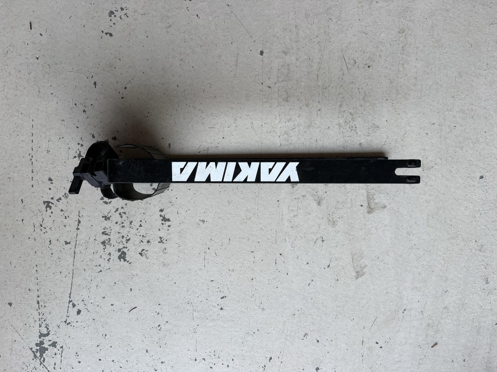 Yakima 16” 2067 Wheel Fork Mount Round,  Square Bars Anti Spin $20 OBO.