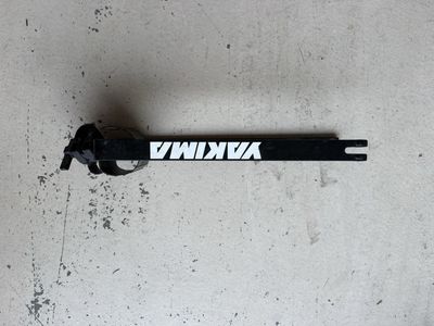 Yakima 16” 2067 Wheel Fork Mount Round, Square Bars Anti Spin $20 OBO.