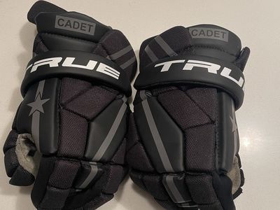 True Cadet Hockey Gloves Black Size Youth