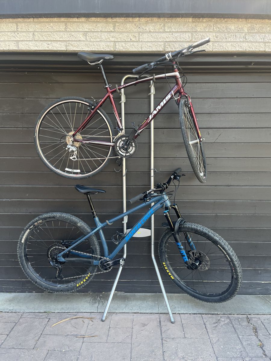 Free-Standing Gravity Stand