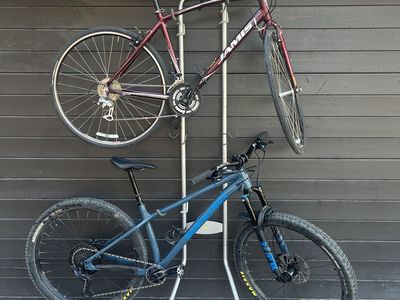 Free-Standing Gravity Stand