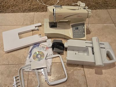 Singer Futura sewing/embroidery machine
