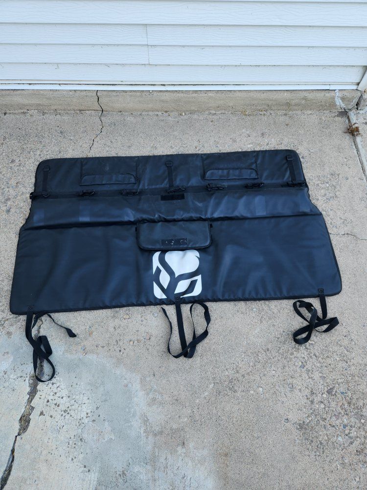 tailgate cover, demen, 2 mechanics pouches, excel cond