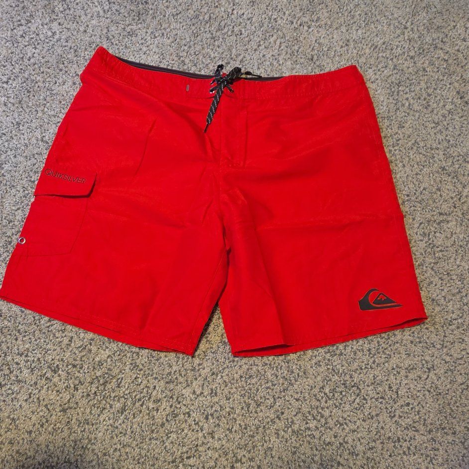 Quiksilver Red Board Shorts Size 40 Swim Trunks Cargo Pocket