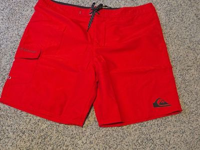 Quiksilver Red Board Shorts Size 40 Swim Trunks Cargo Pocket