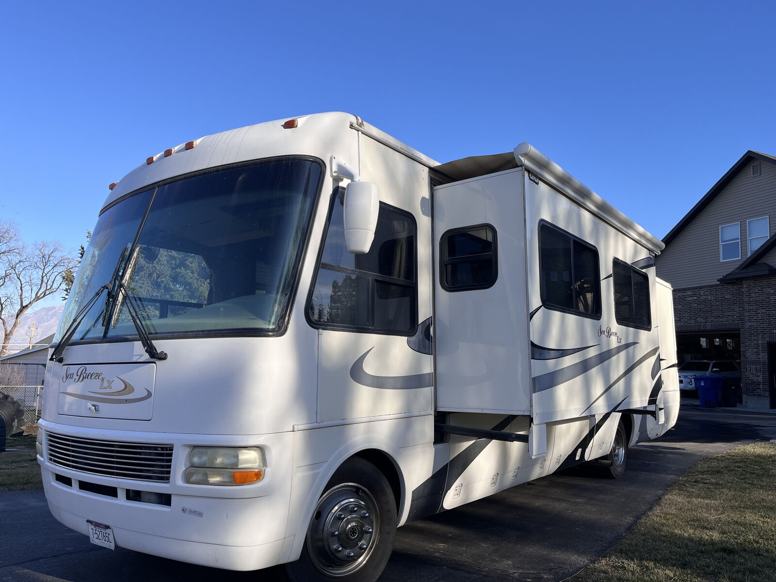 2005 Seabreeze by National RV 3875LX 3 slides Workhorse 22,5K 8.1 Vortec/Allison HD