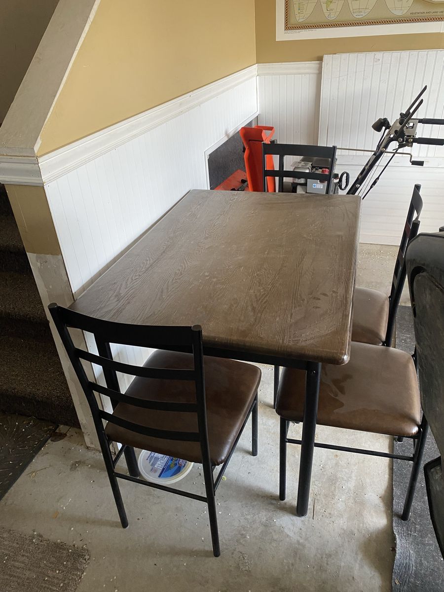 Table with 4 chairs