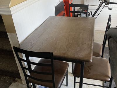 Table with 4 chairs