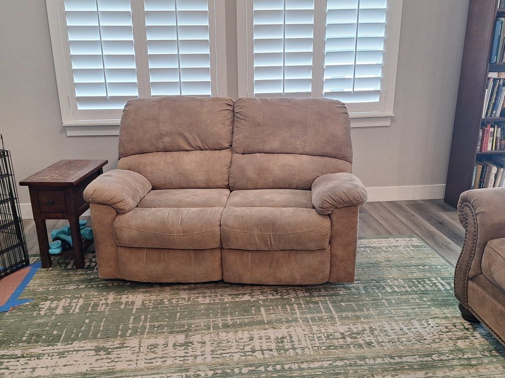 Leather love seat recliner