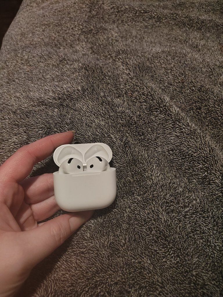 Apple Air pods 4th generation and charging case