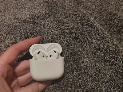 Apple Air pods 4th generation and charging case