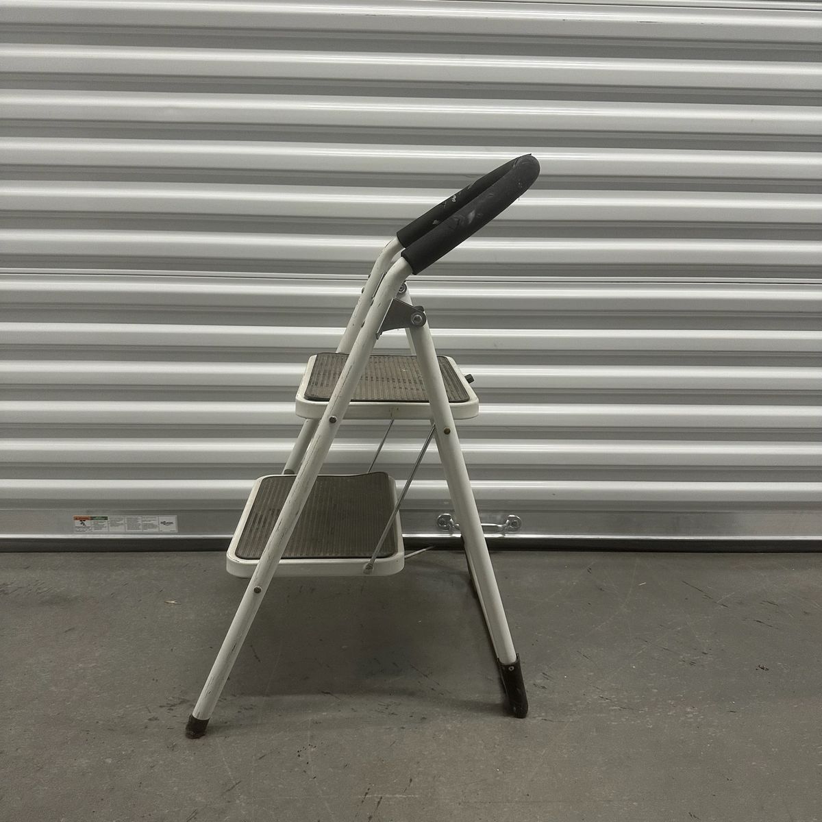 2-Step Folding Ladder / Step Stool