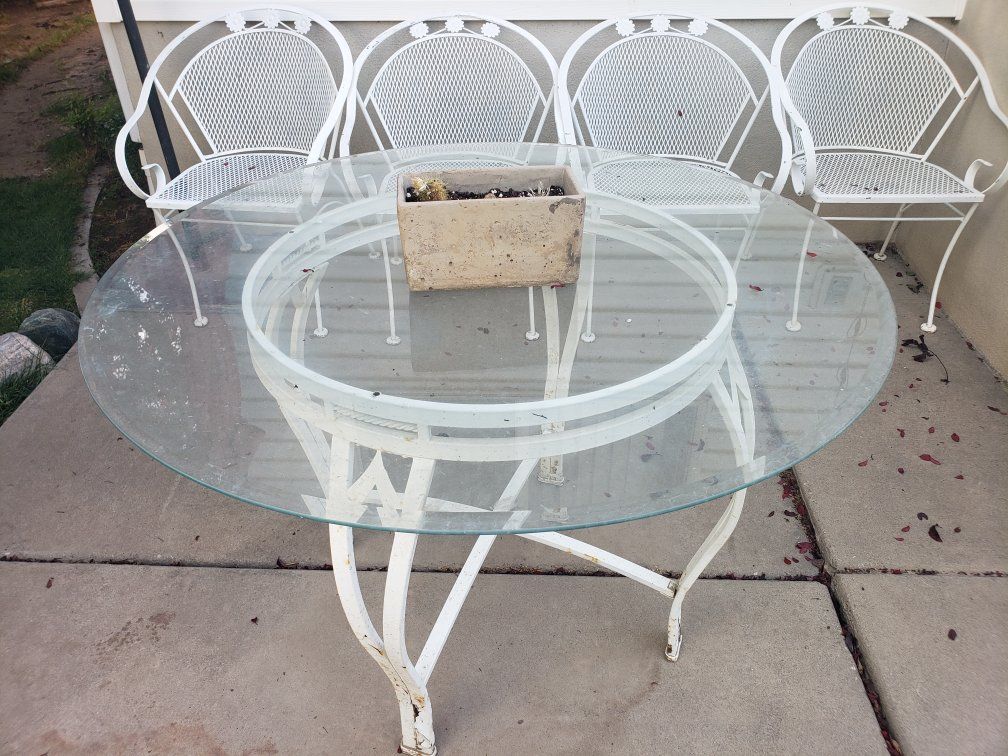 outdoor table and chairs.