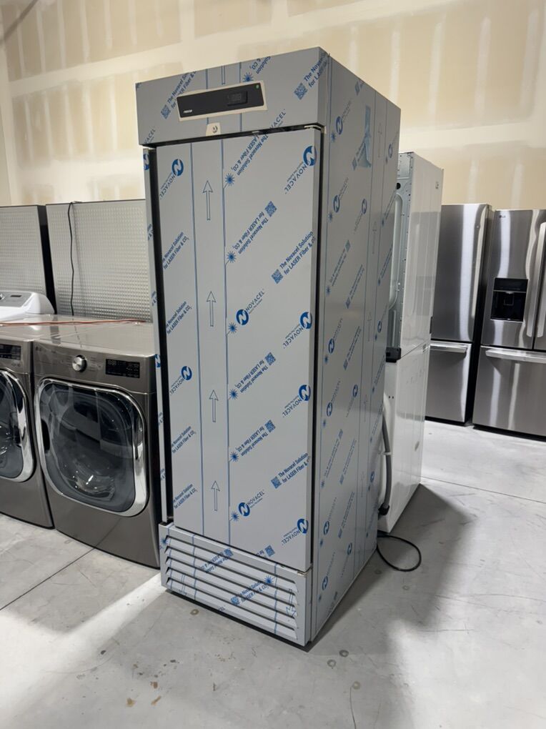 scratch And Dent Kutano Comercial Reach In Freezer