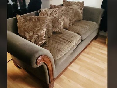 Couche and loveseat