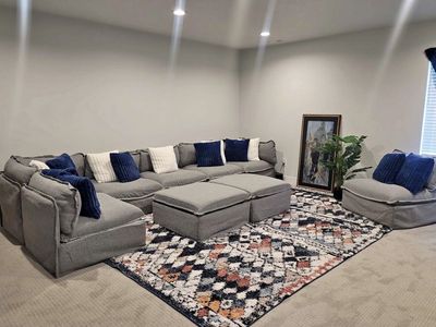 New Anabei Modular Sectional & 2 Ottomans