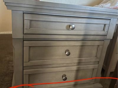 Light Gray Nightstand / End Table with 3 Drawers - new Condition