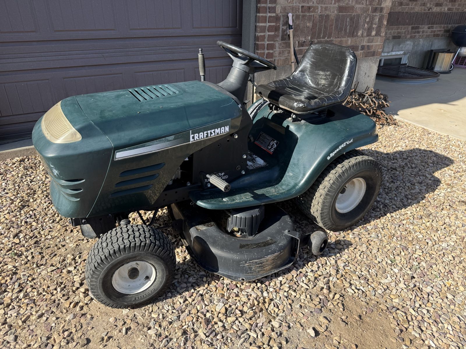 Craftsman LT2000 Riding Lawn Mower