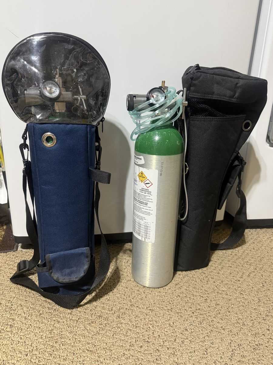 Portable Oxygen Tanks with Regulators and Carrying Bags Set (oxygen tank is empty)